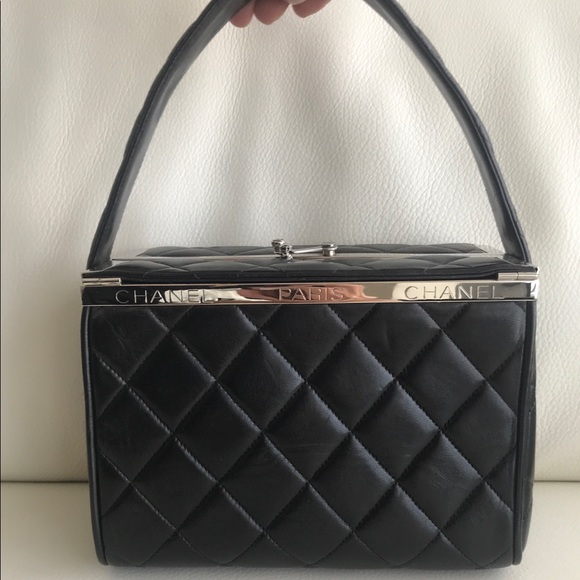chanel quilted box bag